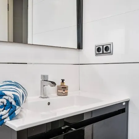 Beachside Bliss Apartment *