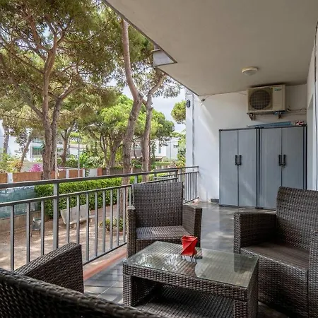 Апартаменты Beachside Bliss